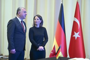 Almanya Dışişleri Bakanı Baerbock Berlin Büyükelçiliği'nde taziye defterini imzaladı