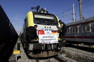 Almanya'dan depremzedeler için gelen yardım treni İstanbul'a ulaştı