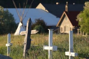  Kilisenin okul bahçesinde 17 mezar bulundu