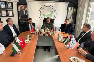 AK Parti Bursa Milletvekili Çavuşoğlu, BTTDD Bursa şubesinde ziyaret etti