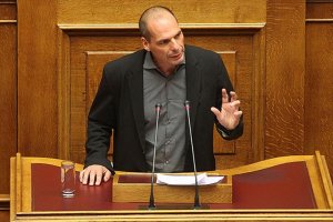 Mera25 Parti Başkanı Varufakis sokak ortasında darbedildi