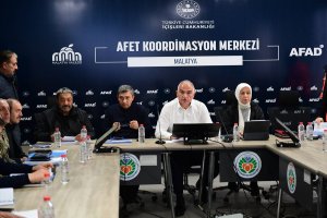 Kültür ve Turizm Bakanı  Ersoy Malatya'da depremzedeleri ziyaret etti