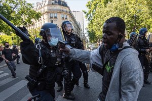 Fransa polisi yıllardır göçmenlere şiddet uyguluyor