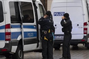 Alman polisi Sabah Avrupa gazetesinin ofisini bastı, gazetecileri gözaltına aldı
