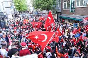 Belçika'da yaşayan Türkler Cumhurbaşkanı Erdoğan'ın seçim başarısını kutlandı