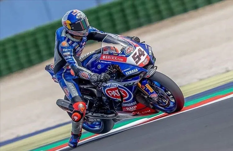 Milli motosikletçi Toprak Razgatlıoğlu, Dünya Superbike Şampiyonası'nın İngiltere etabındaki ilk