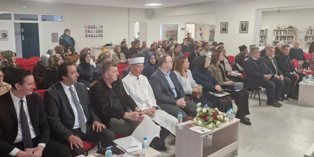 Sempozyum hafta sonu boyunca devam edecek. İskeçe Müftülüğü tarafından düzenlenen