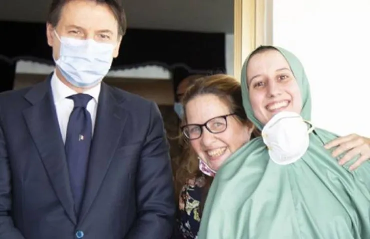 Milli İstihbarat Teşkilatı'nın Somali'de 18 aylık esaretten kurtardığı Silvia Romano'ya