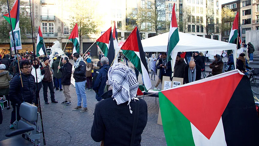 Hollanda'da Filistin'e destek gösterisi Hollanda'nın başkenti Amsterdam'da, İsrail'in katliamlarına karşı