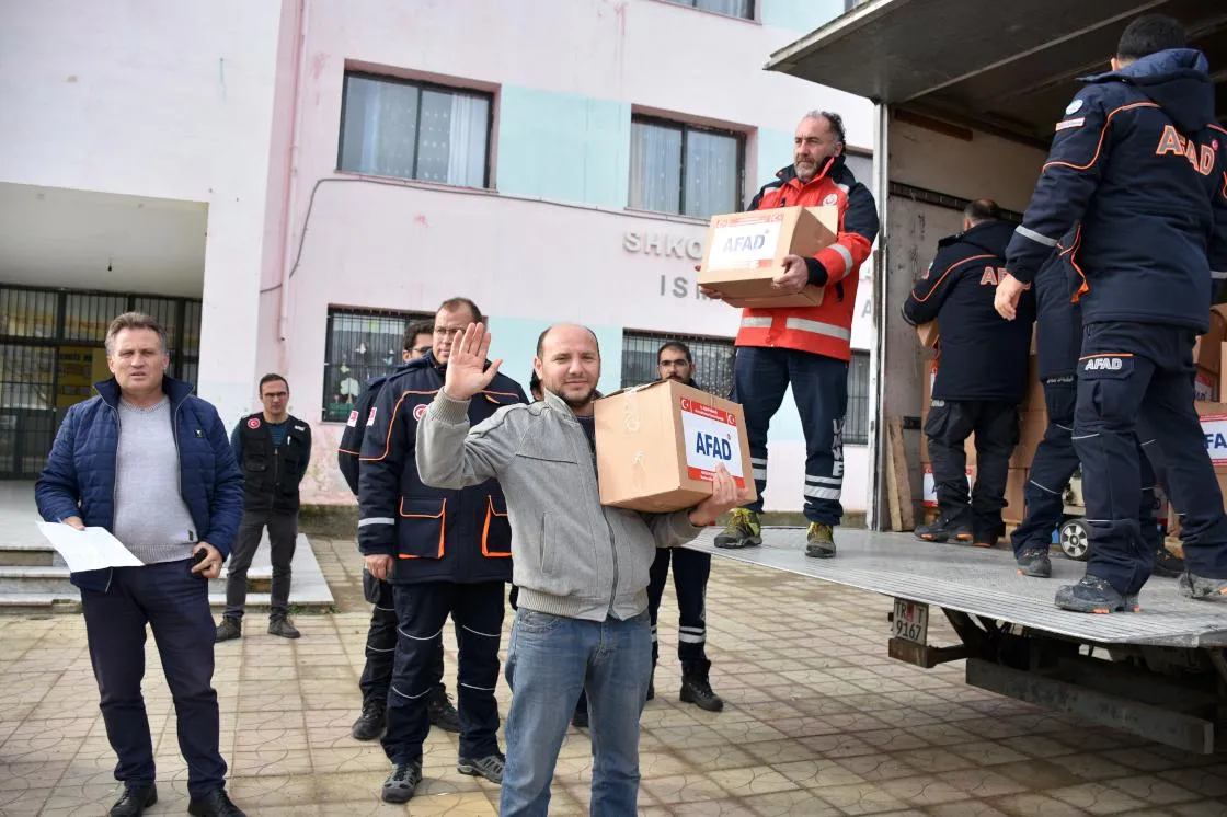 Arnavutluk'ta 26 Kasım'da meydana gelen 6,3 büyüklüğündeki deprem sonrası Arnavutluk'a