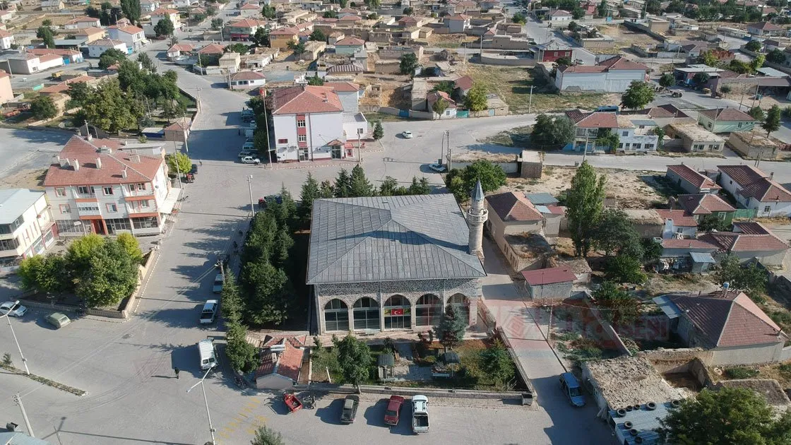 Karaman'ın Akçaşehir beldesinde Karamanoğulları Beyliği'nce 1200'lü yıllarda yaptırılan ve kentteki