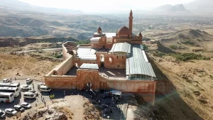 Tarihte "Medeniyetler geçidi'' olarak nitelendirilen Ağrı'nın Doğubayazıt ilçesinde Topkapı'dan sonra