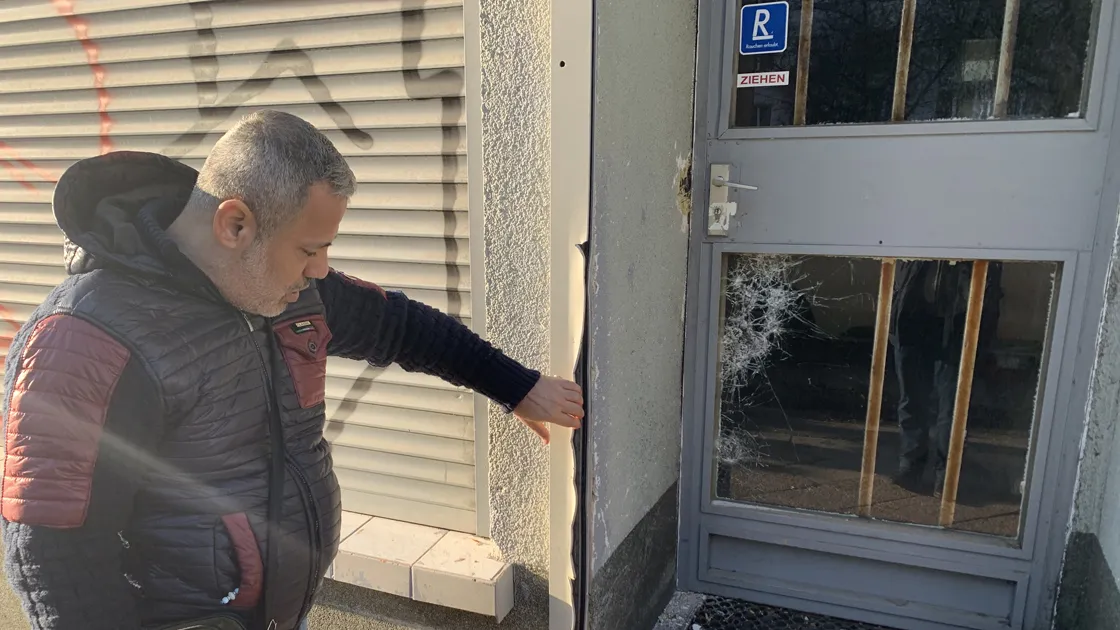 Berlin polisinin yaptığı açıklamada, Friedrichshain semtindeki Koppen Caddesi'nde bulunan bir