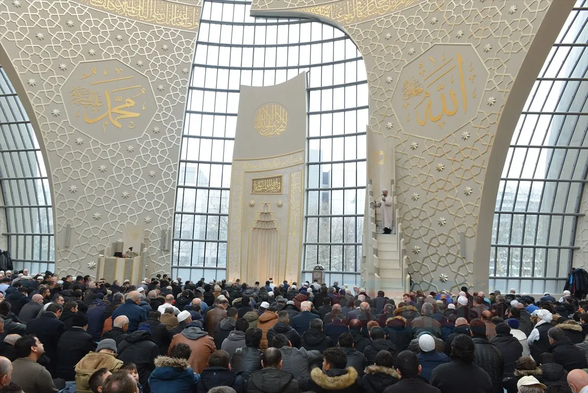 KÖLN   Cumanız mübarek olsun Aziz kardeşlerim ! Okuduğum âyet-i