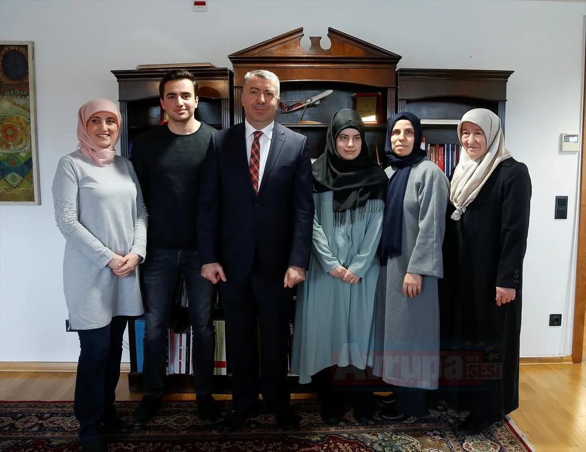 BERLİN

