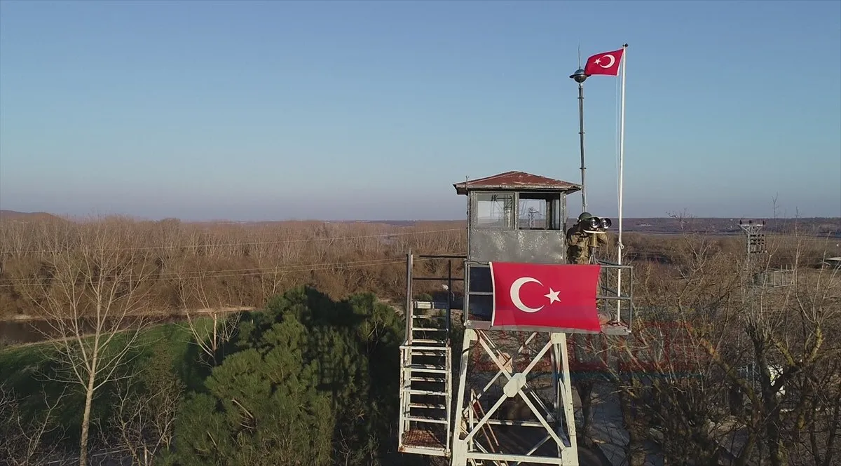 EDİRNE   Edirne'de gözünü sınırdan ayırmayan Mehmetçik, yasa dışı geçişe