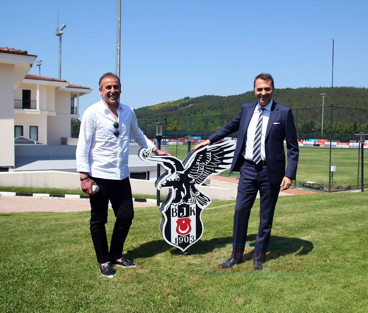   Beşiktaş Kulübü Başkanı Fikret Orman, siyah-beyazlı takımın yeni teknik