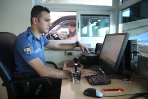   Yıllık izinlerini memleketlerinde geçirmek üzere çalıştıkları ülkelerden yola çıkan
