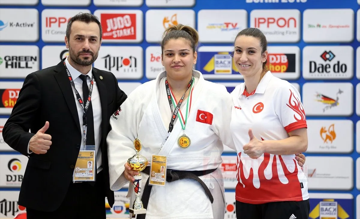 Türk sporcu Kübranur Esir kadınlar artı 78 kiloda bronz madalya