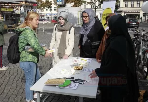 Almanya'da, İslamofobi ve ayırımcılığa dikkati çekmek için 23 kentte stant