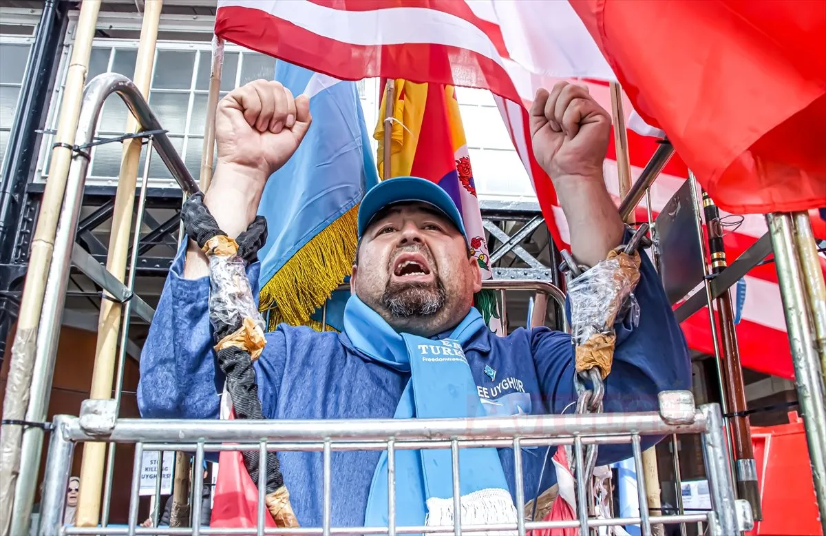 Hollanda'nın Haarlem kentinde, Uygur Türklerine yönelik insan hakları ihlalleri protesto