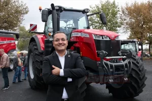 Bursa'da tarım ve hayvancılık fuarlarında sergilenen 405 beygir gücündeki traktör,