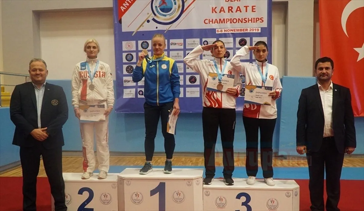 Antalya'da düzenlenen organizasyonun ilk gününde milli sporcular, 1 altın, 9