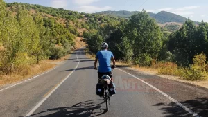 Türkiye'nin birçok şehrini 7 yıldır bisikletiyle gezen Ahmet Cevdet Avcı,