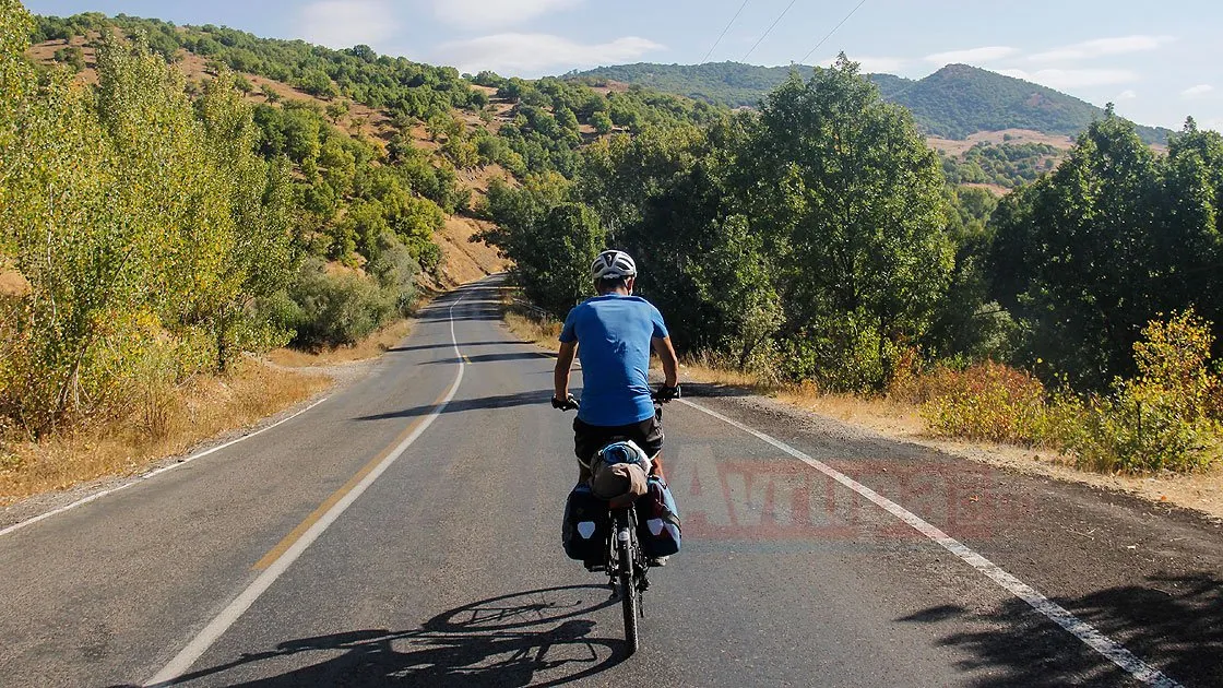 Türkiye'nin birçok şehrini 7 yıldır bisikletiyle gezen Ahmet Cevdet Avcı,