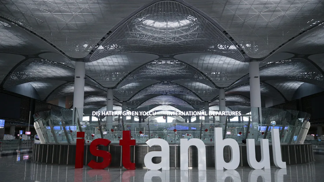 Tedbirler kapsamında girişlerde termal kameralar ile "İGA Hijyen Ekibi'nin kullandığı