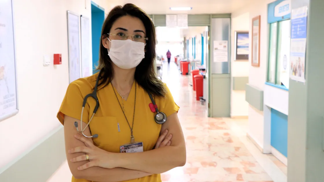 Fırat Üniversitesi Hastanesi'nde görev yaparken yakalandığı Kovid-19 nedeniyle plazma tedavisi