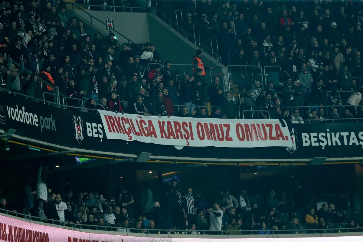 Beşiktaş ve Trabzonsporlu futbolcular bu akşam 20:00’de derbi maçında sahaya