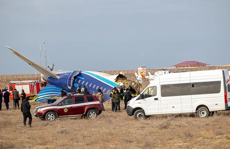 Kazakistan'da, Azerbaycan Hava Yolları'na ait Embraer 190 tipi uçağın Bakü-Grozni