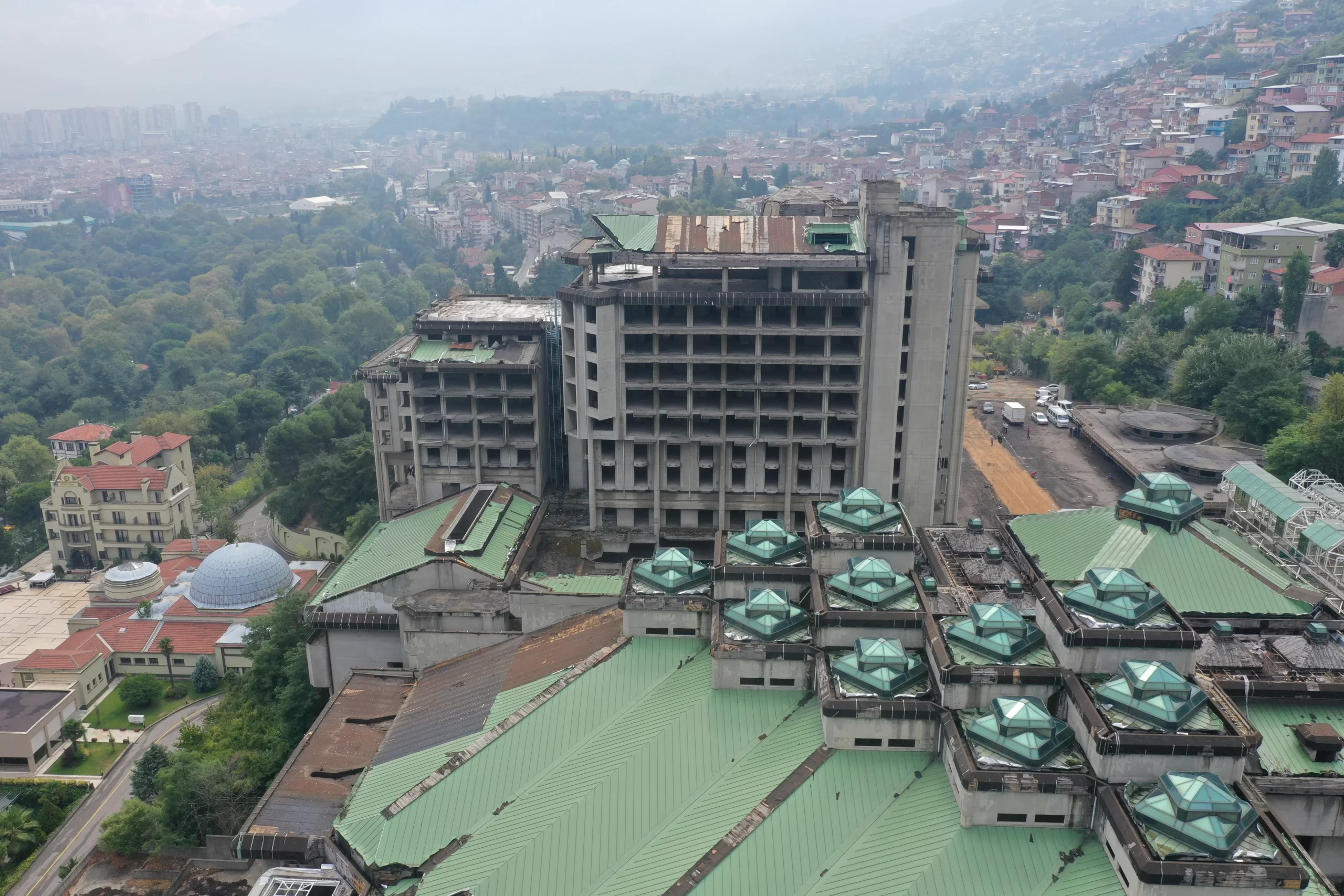 Bursa’da Tarihi Çarşı ve Hanlar Bölgesi’nin yeni yapılardan arındırılarak tarihi