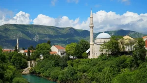 Bosna Hersek'in kuzeydoğusundaki Bijeljina'da bulunan Dasnica Camisi'ne yapılan çirkin saldırı