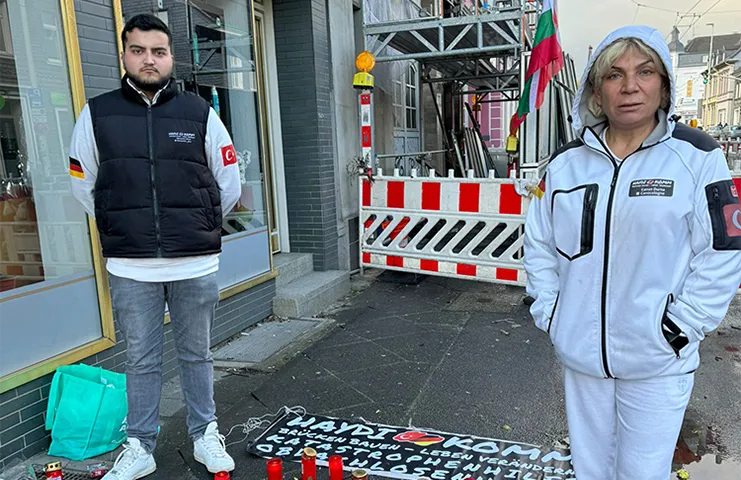 Almanya'da Sylt Adası'nda düzenlenen bir kutlama sırasında katılımcıların ırkçı şarkı