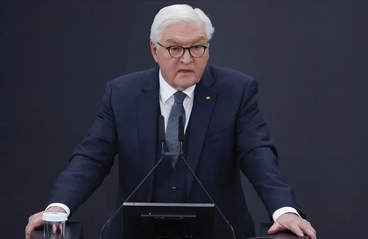 Almanya Cumhurbaşkanı Frank-Walter Steinmeier'in yeni tip virüse yakalandığı bildirildi.