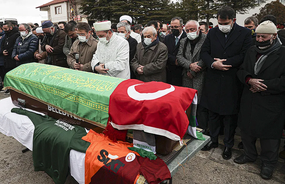 Trafik kazasında hayatını kaybeden milli futbolcu Ahmet Çalık'ın cenazesi Ankara'da