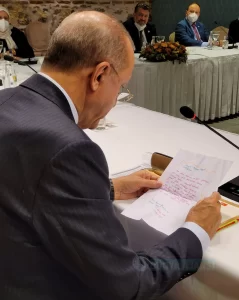 Almanya'da yaşayan 9 yaşındaki Sena Duman, Cumhurbaşkanı Recep Tayyip Erdoğan'a,