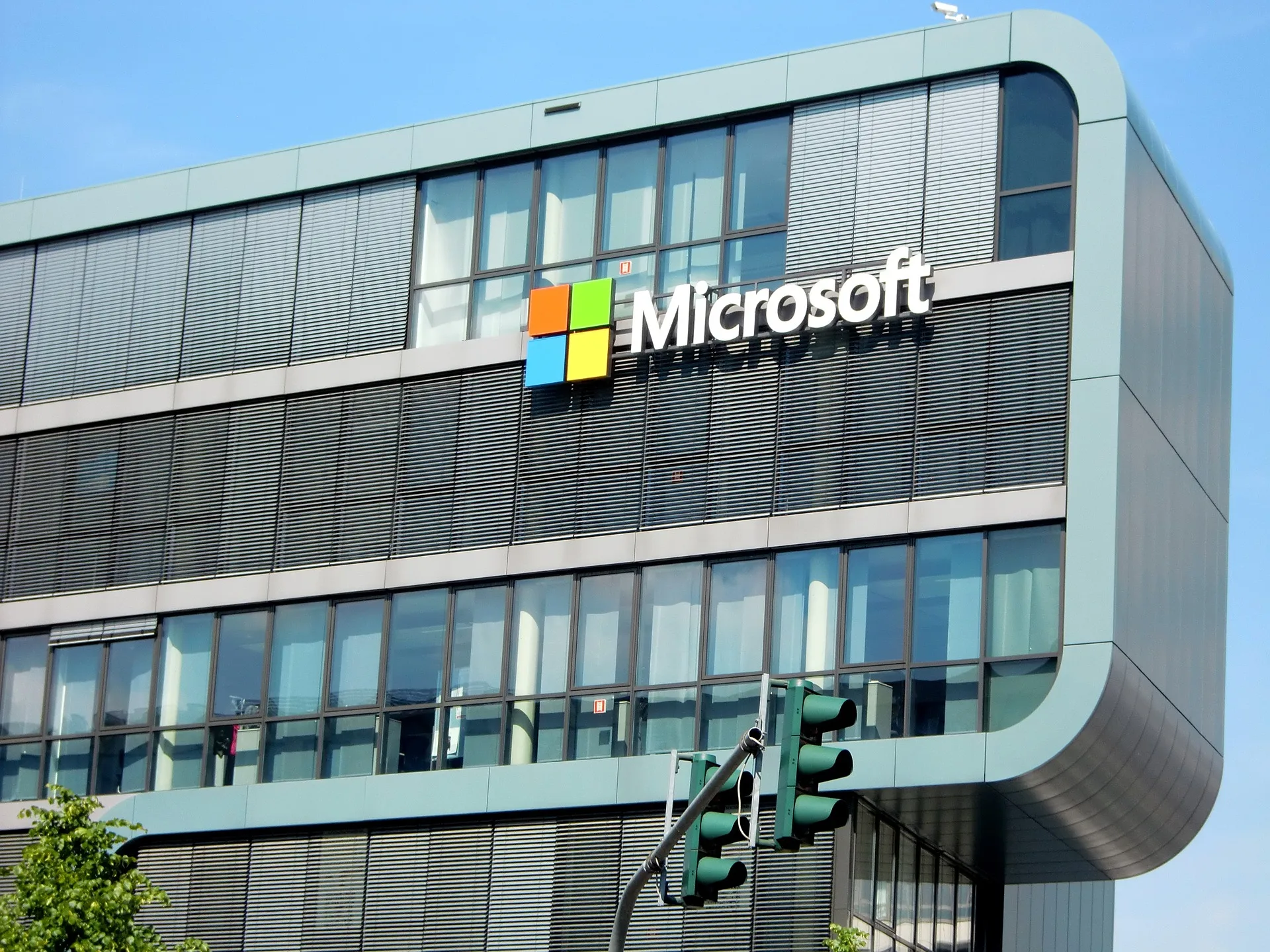 ABD'li teknoloji şirketlerinden Microsoft'un çalışanlarının yaklaşık yüzde 5'ini işten çıkarmayı