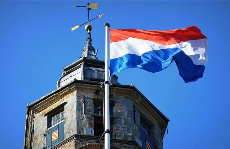Hollanda'da kuş gribi salgınının yayılması nedeniyle aynı firmaya ait Grootschermer