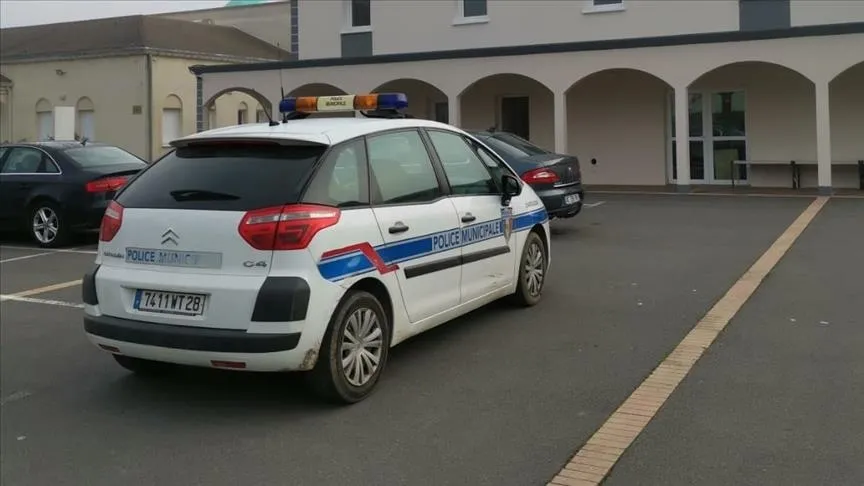 Fransa'da sosyal medyada dolaşan görüntüde ülkenin kuzeyindeki bir camiye saldırı