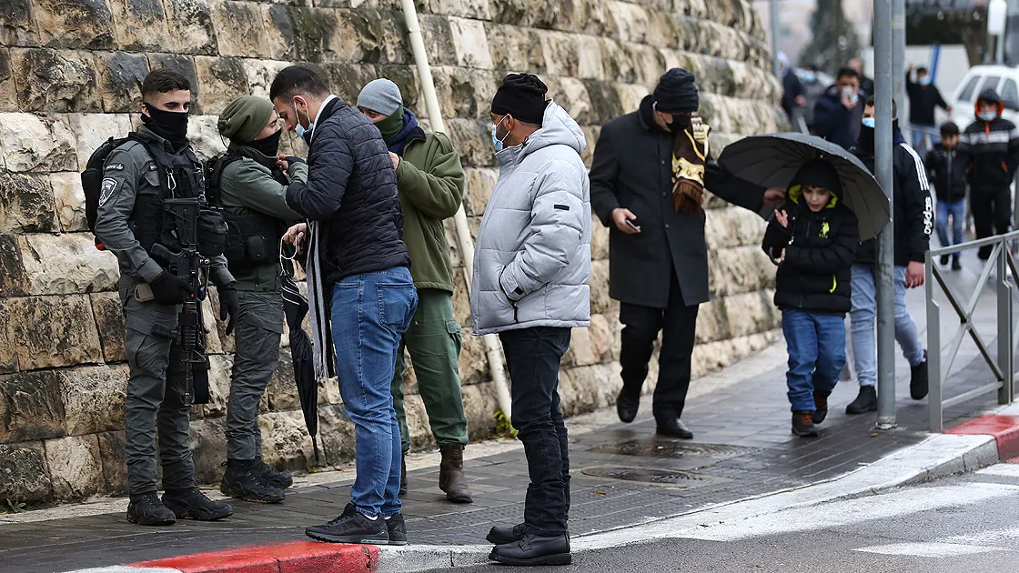 İsrail polisi, işgal altındaki Batı Şeria’dan gelen yüzlerce Filistinlinin "izni