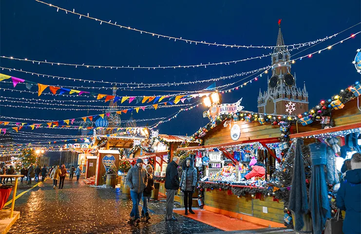 Almanya'nın Saksonya-Anhalt eyaletinin Magdeburg kentinde 20 Aralık'ta Noel pazarına araçla