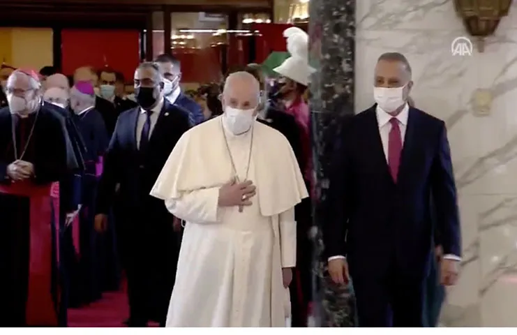 Katoliklerin ruhani lideri Papa Franciscus'u taşıyan uçak Irak’ın başkenti Bağdat’a