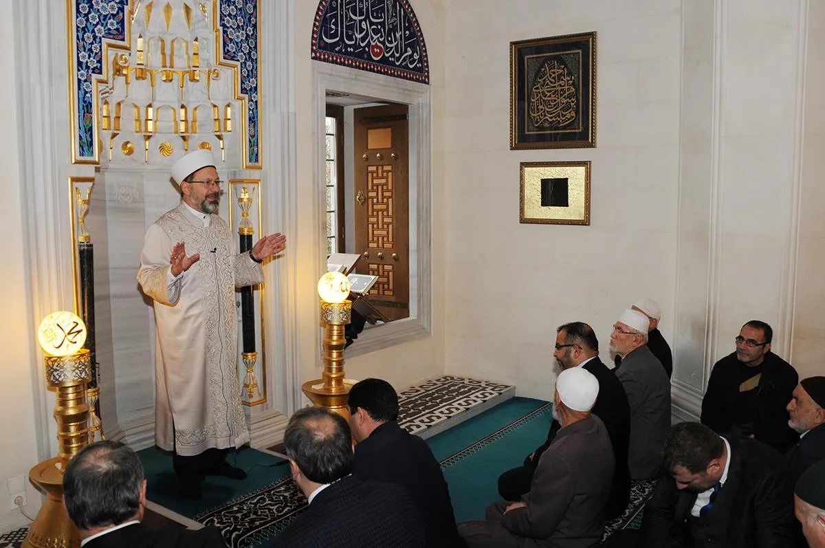 Berlin Türk Şehitlik Camii’nde Türk vatandaşlara hitap eden Diyanet İşleri