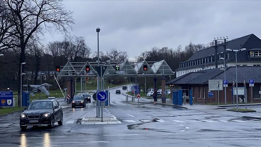 Almanya Sağlık Bakanı Jens Spahn ve İçişleri Bakanı Horst Seehofer,
