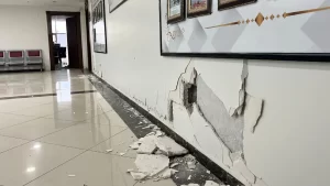 Düzce'de meydana gelen 5,9 büyüklüğündeki deprem, Cumayeri ilçesinde kaymakamlık ve