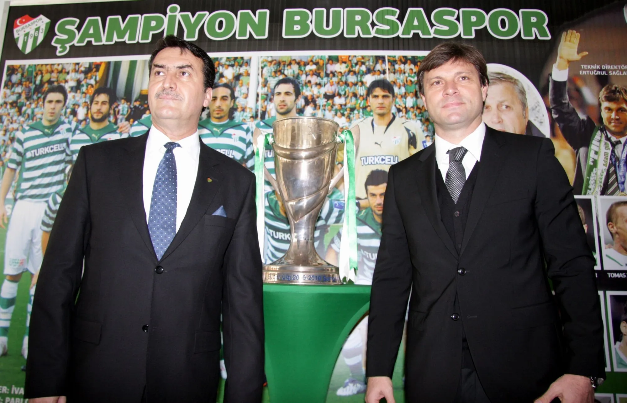 Bursaspor'u 2009-2010 sezonunda Süper Lig şampiyonluğuna ulaştıran Ertuğrul Sağlam, 10