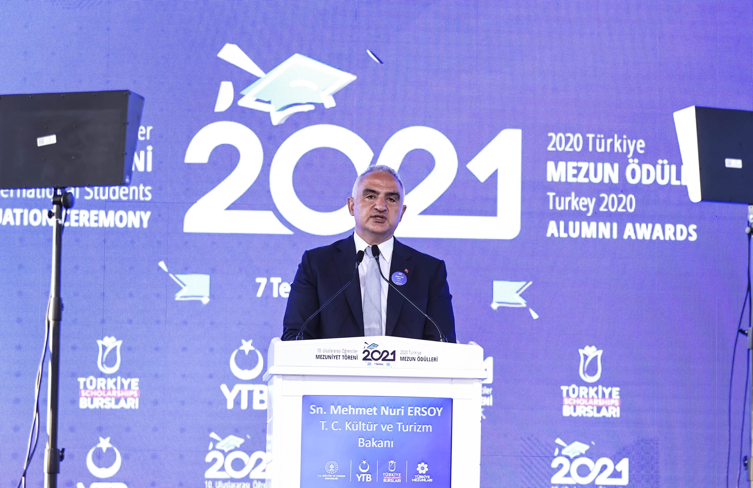 "2012 yılında 42 bin civarı başvuruyla başlayan Türkiye Bursları bugün